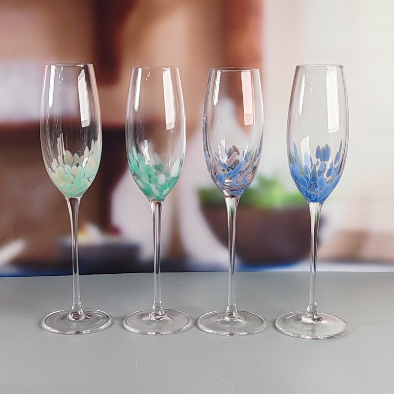 गुणवत्ता Customized Hand Blowned Half-confetti Lead Free Crystal Wine Glass Set फैक्टरी