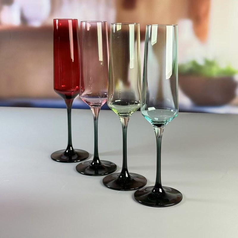 गुणवत्ता Hand-blow Color Gradient Wine Glass Set High Quality Crystal Wine Glass For Gift For Weeding फैक्टरी