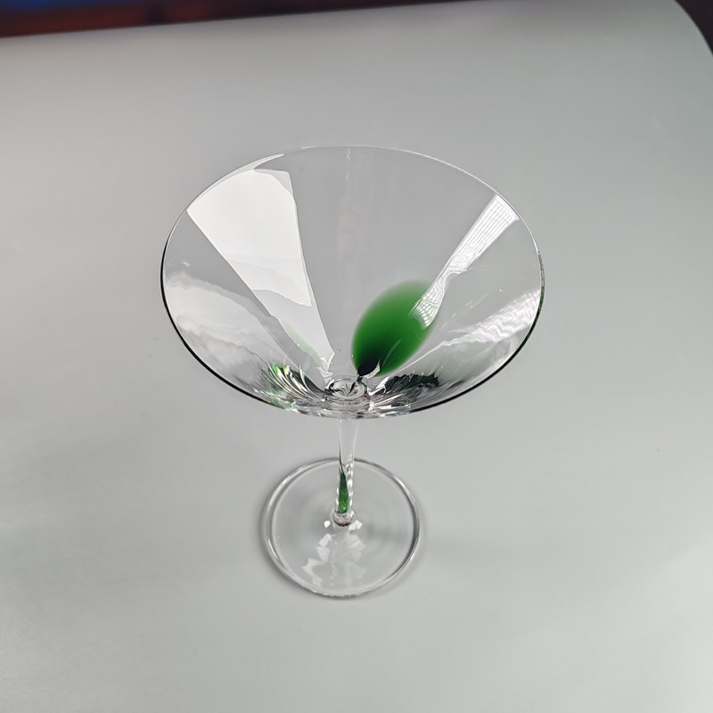 गुणवत्ता Customized Hand-blow Clear Red Wine Glass Martini Glass For Party फैक्टरी