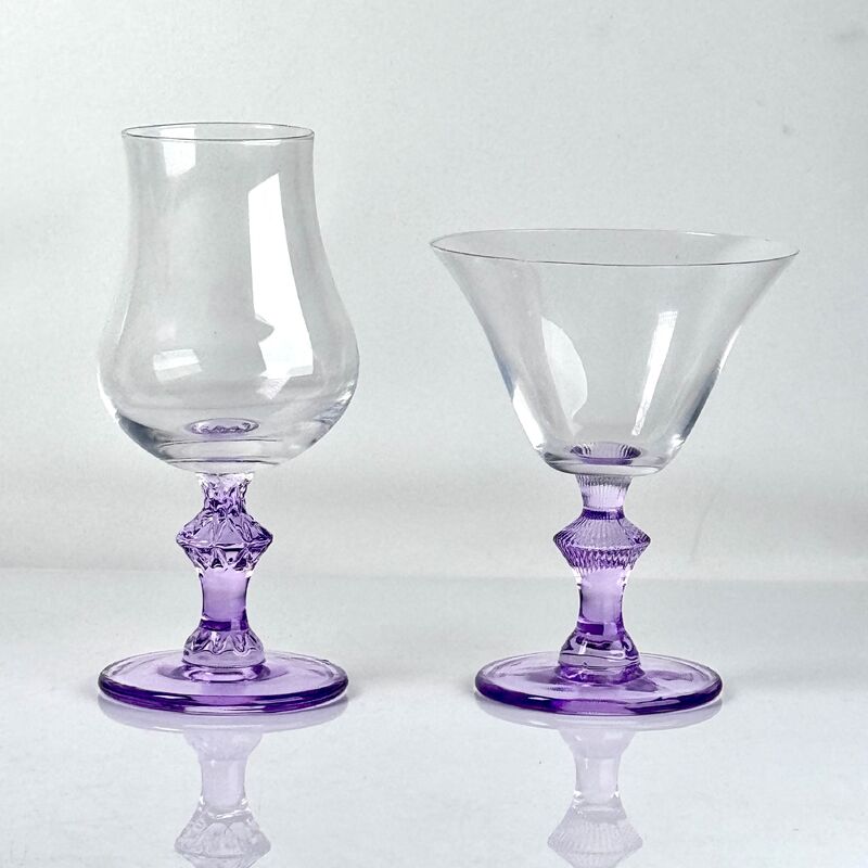 गुणवत्ता 4‑Pack Vintage Purple Stem Wine Glasses, Assorted Shapes Clear Cup with Decorative Purple Stem, Handblown Glass Goblets for Wedding Party Home Tabletop Decoration फैक्टरी