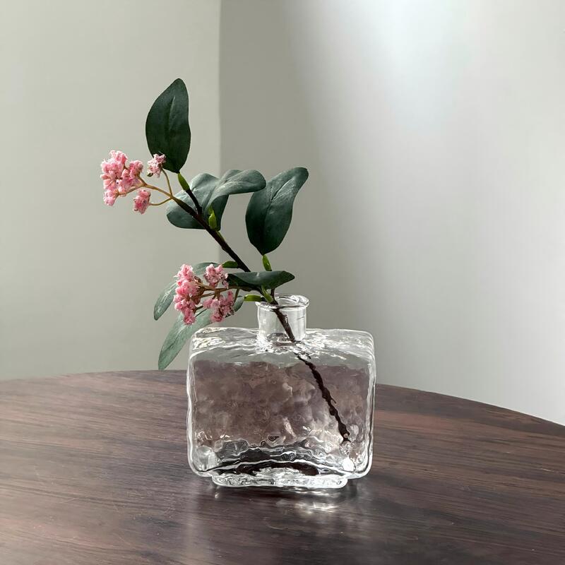गुणवत्ता Rectangular Clear Hammered Glass Vase - Modern Minimalist Decorative Flower Vase for Table Centerpiece फैक्टरी