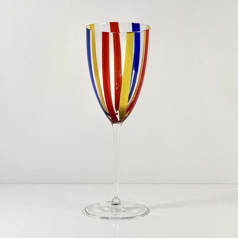 गुणवत्ता Hand Blown Art Glass Goblet & Coupe Glass Set, Vibrant Red Yellow Blue Vertical Cane Stripes Murano Style Stemmed Wine & Martini Glasses for Bar, Party & Gift कारखाना