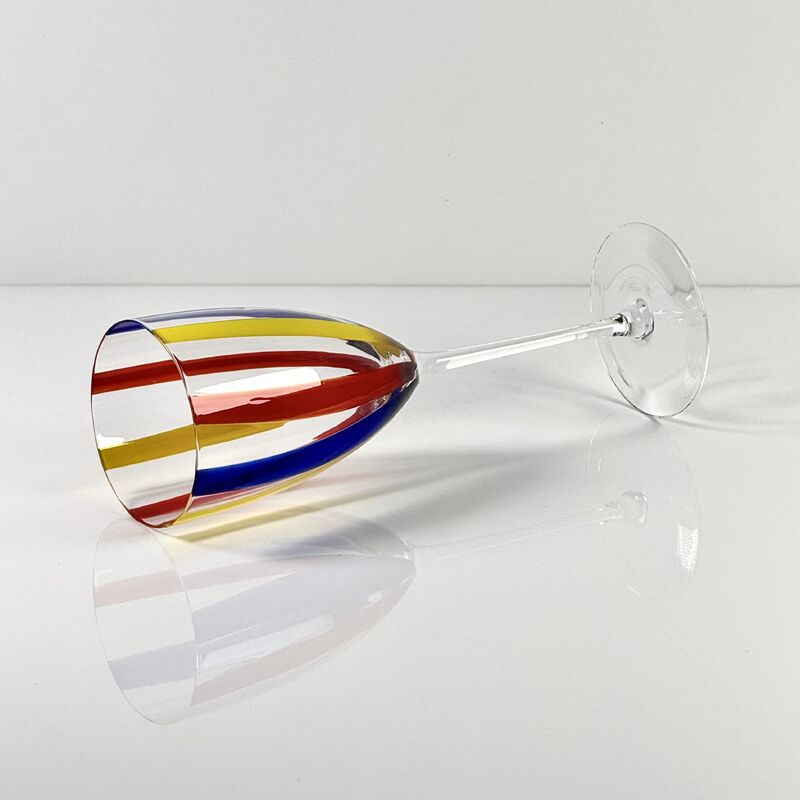 गुणवत्ता Hand Blown Art Glass Goblet & Coupe Glass Set, Vibrant Red Yellow Blue Vertical Cane Stripes Murano Style Stemmed Wine & Martini Glasses for Bar, Party & Gift कारखाना