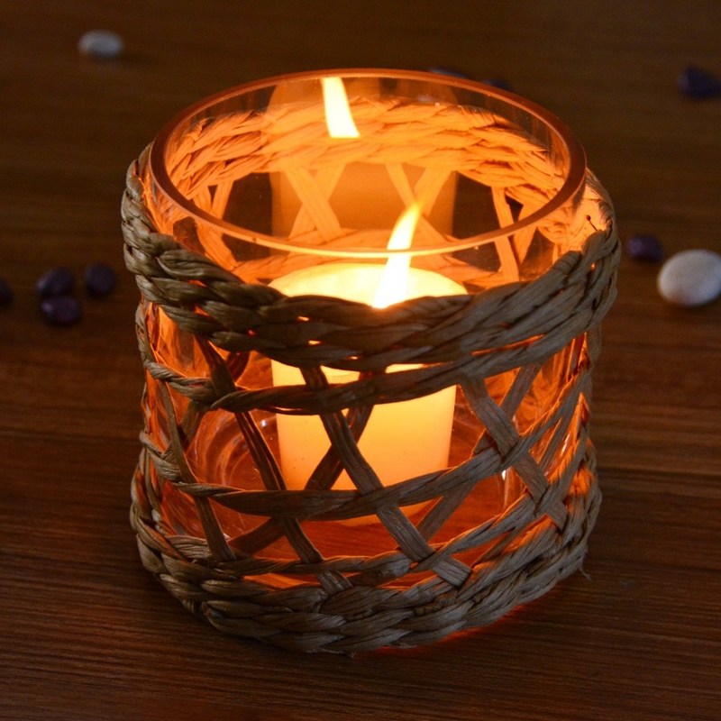 गुणवत्ता Round Creative Glass Candle Holders With Wicker Sleeve फैक्टरी