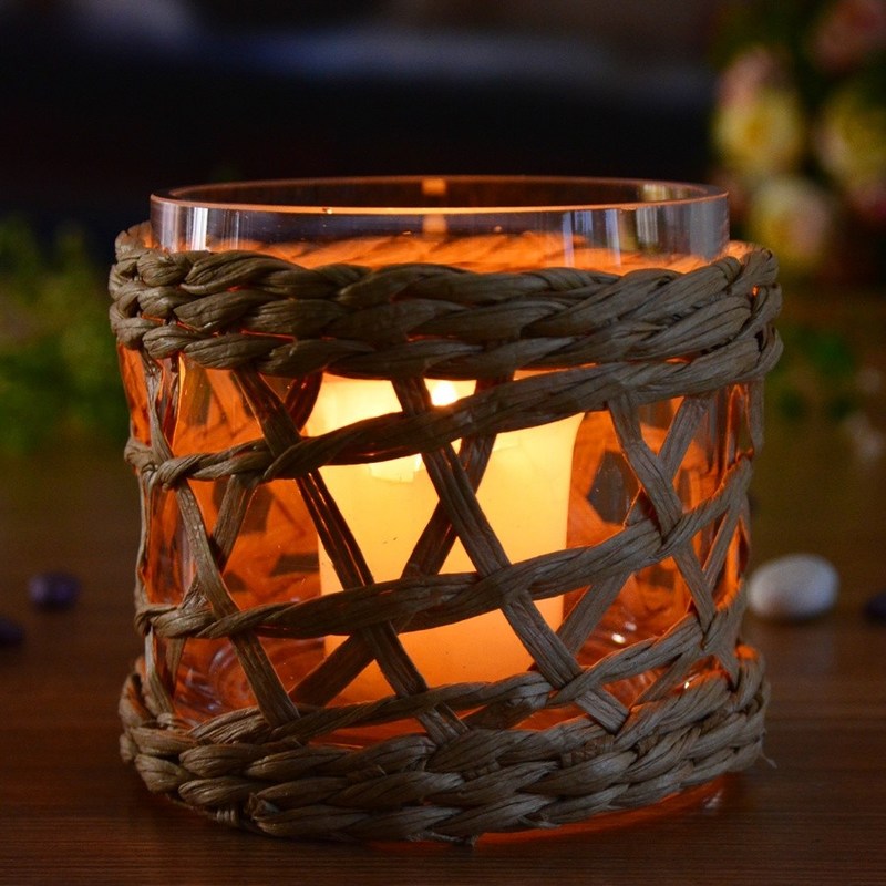 गुणवत्ता Round Creative Glass Candle Holders With Wicker Sleeve फैक्टरी