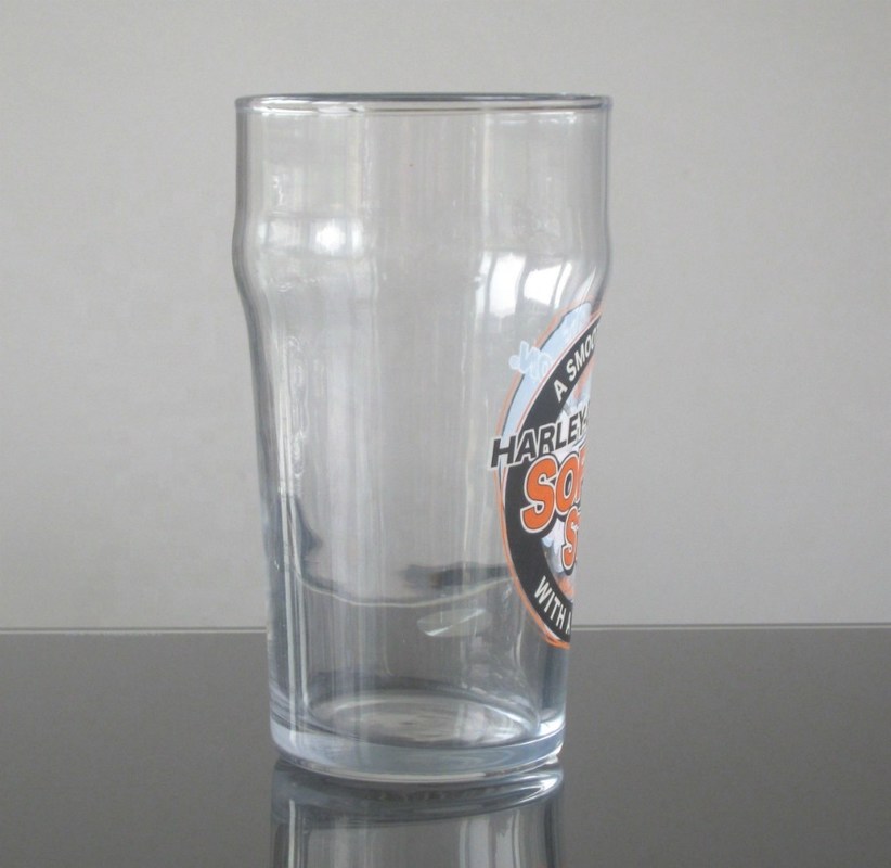 गुणवत्ता British Style Elegant 20 Ounce Pint Beer Glasses फैक्टरी