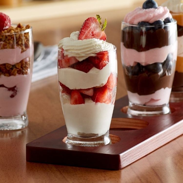 गुणवत्ता Handmade 5oz Craft Beer Tasting Kit , Craft Beer Glasses Set With Wooden Paddle फैक्टरी