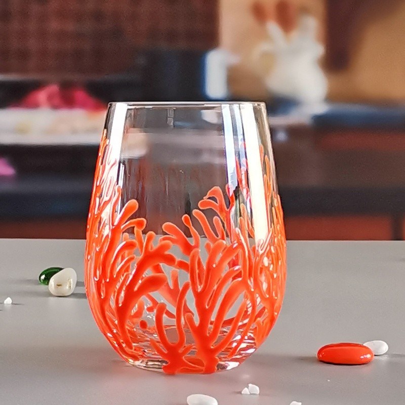 गुणवत्ता Egg Shaped 500ml Crystal Wine Glass With Embossed Red Corals फैक्टरी
