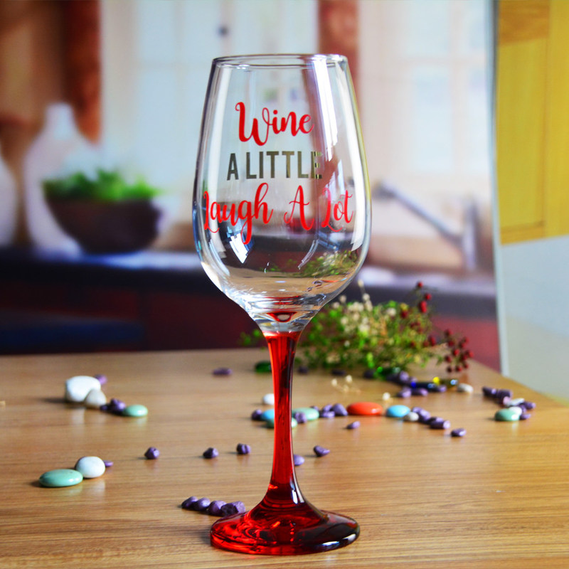 गुणवत्ता 340ml Crystal Wine Glass With Funny Fonts Decal Decoration फैक्टरी
