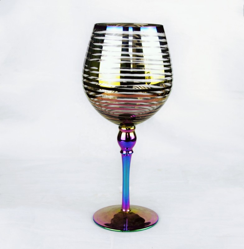 गुणवत्ता Laser Circles Pattern Iridescent Crystal Wine Glass With Pearl Stem फैक्टरी