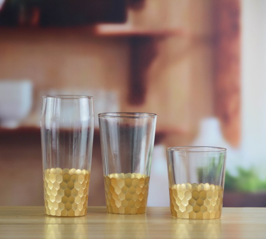 गुणवत्ता 450ml Gold Cutted Honeycomb Stemless Crystal Wine Glass फैक्टरी