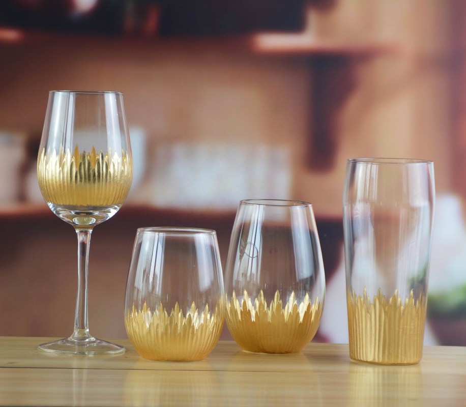 गुणवत्ता 450ml Gold Cutted Honeycomb Stemless Crystal Wine Glass फैक्टरी