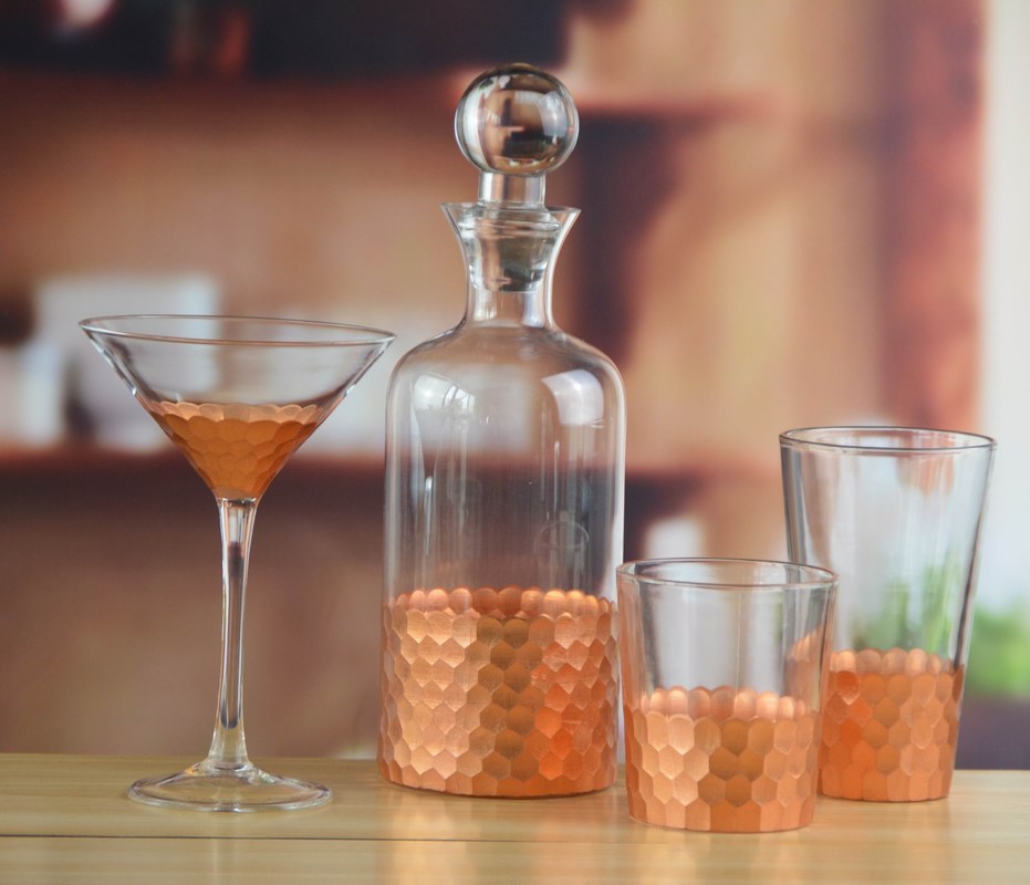 गुणवत्ता 450ml Gold Cutted Honeycomb Stemless Crystal Wine Glass फैक्टरी