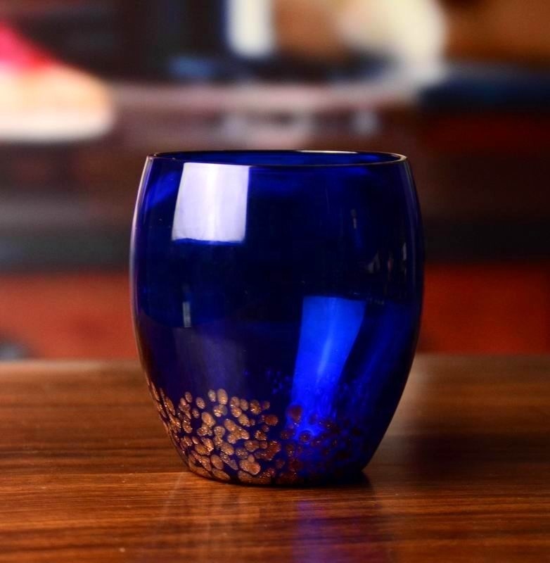 गुणवत्ता Handblowned Blue Rock Golden Dots Crystal Wine Glass फैक्टरी