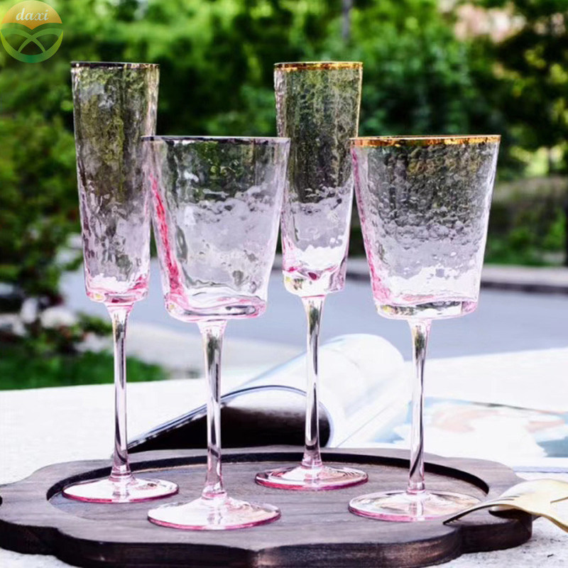 गुणवत्ता Hammer Texture Crystal Wine Glass In Triangle Shape फैक्टरी