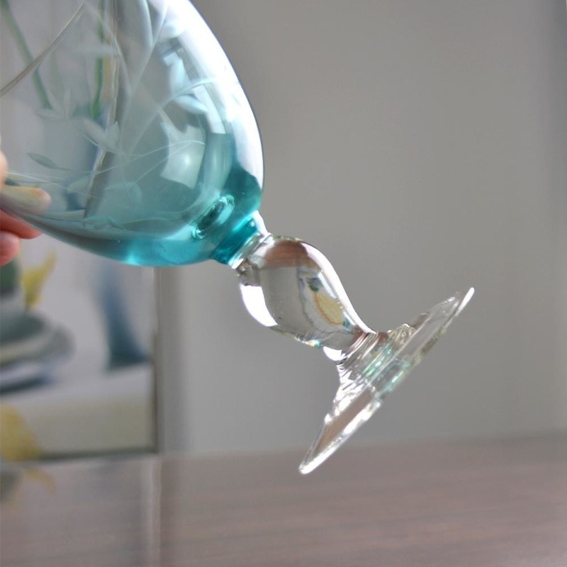 गुणवत्ता Vintage Scandinavian Style Engraved Turqoise Crystal Wine Glass , Clear Goblet Glasses फैक्टरी