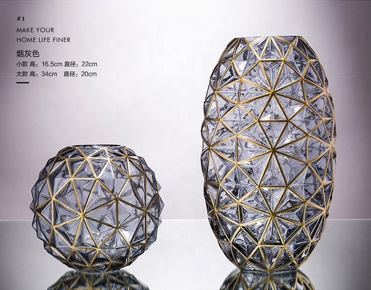 गुणवत्ता Creative Handpainted Decorative Glass Vase For Wedding फैक्टरी