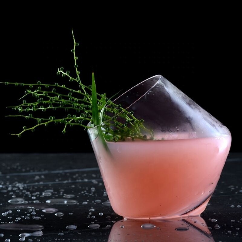 गुणवत्ता New Style Unique Shaped Crystal Whiskey Glasses , Tumbler Drinking Glass For Home फैक्टरी