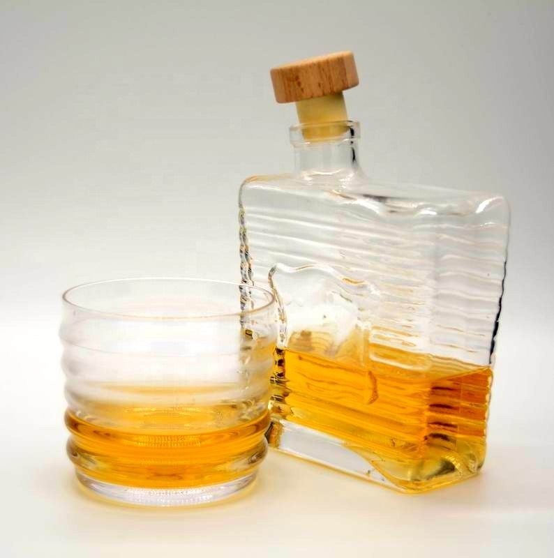 गुणवत्ता Anti Skidding Handmade Whiskey Glass With Wave Pattern फैक्टरी