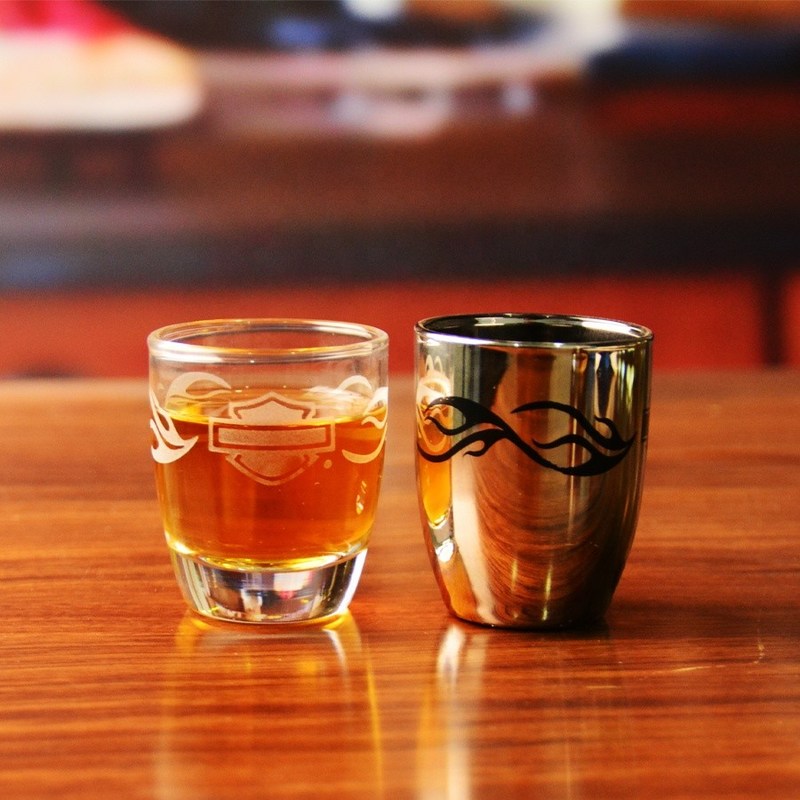 गुणवत्ता Platinum 50ml Unique Shot Glasses With Branded Decal Logo फैक्टरी