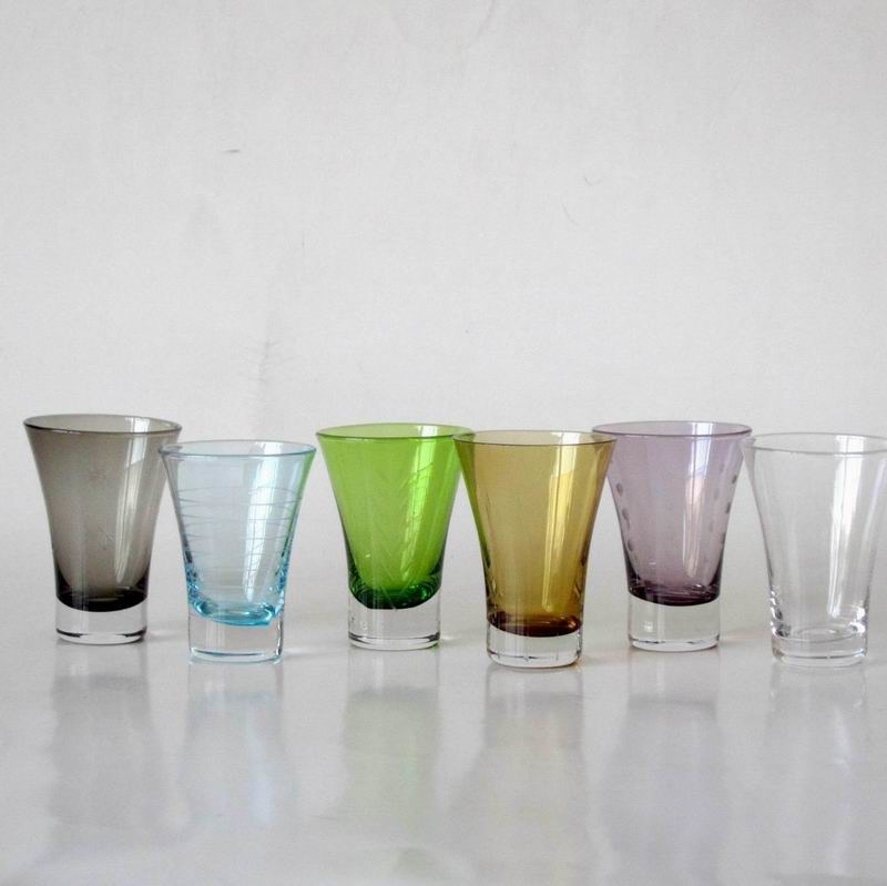 गुणवत्ता 2oz Six Color CIQ Unique Shot Glasses For Liqour Promotion फैक्टरी