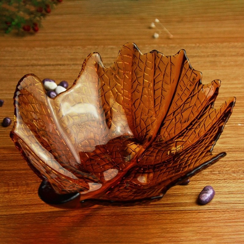 गुणवत्ता Maple Leaf Unique Decorative Charger Plates For Snack फैक्टरी