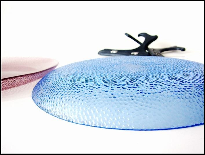 गुणवत्ता 10 Inch Transparent Edge Tinting Color Glass Charger Plates फैक्टरी