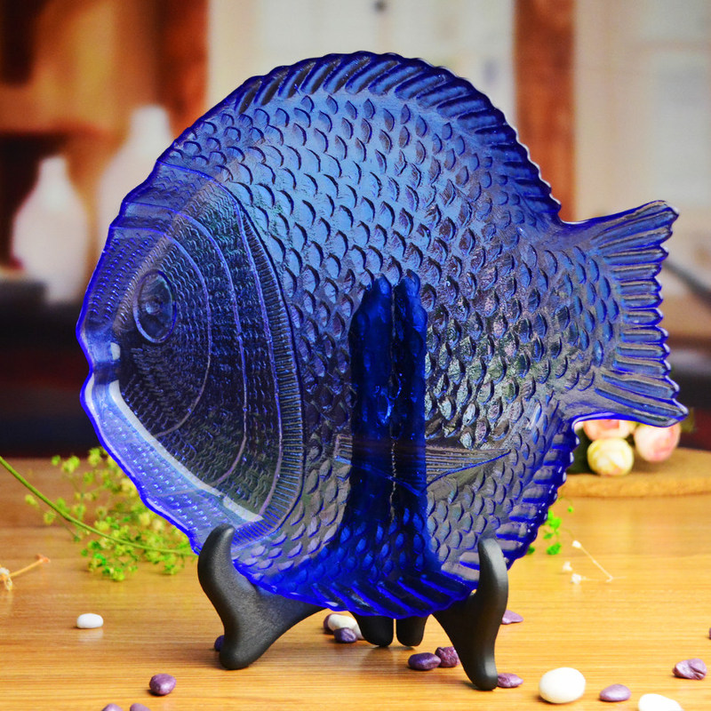 गुणवत्ता Fish Shaped Embossed Colorful Glass Charger Plates फैक्टरी