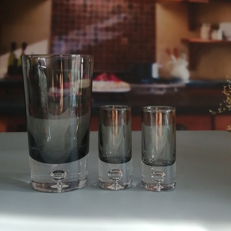गुणवत्ता Grey Color Air Bubble Bottom Unique Cocktail Glasses . Bohemian Drinking Glasses फैक्टरी