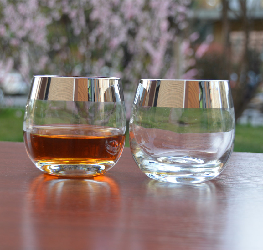 गुणवत्ता Silver Rim Ion Plated Platinum Tumbler Drinking Glasses फैक्टरी