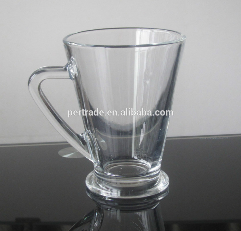 गुणवत्ता Irish Style Machine Made Crystal Whisky Tumblers With Handle फैक्टरी