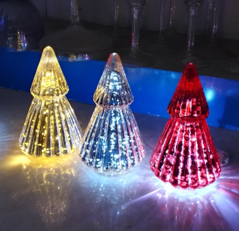 गुणवत्ता Handblown LED Holiday Glass Candle Holders Christmas Tree Pattern फैक्टरी