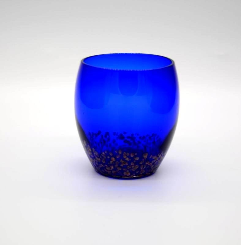गुणवत्ता Solid Cobalt Blue Whisky Tumbler Glass With Golden Stone फैक्टरी