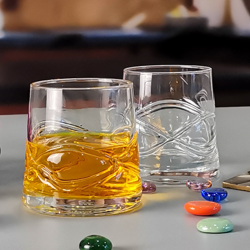 गुणवत्ता Inlaid Arc Design Handmade Whiskey Glass फैक्टरी