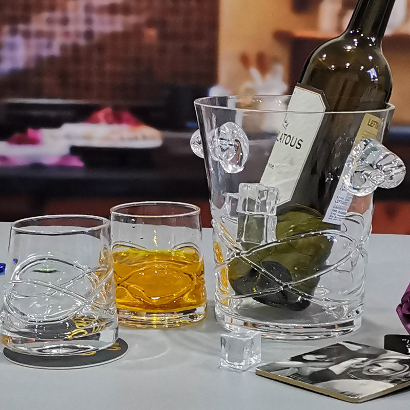 गुणवत्ता Inlaid Arc Design Handmade Whiskey Glass फैक्टरी