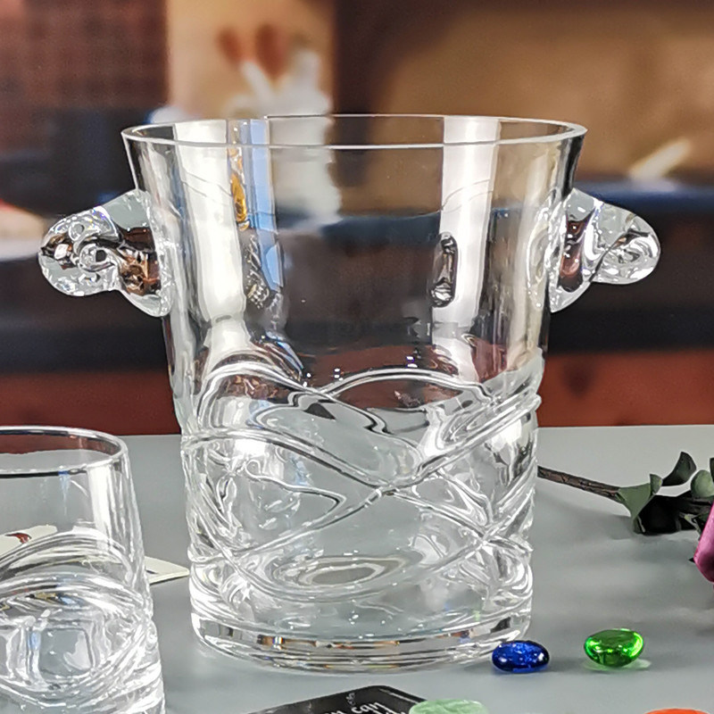 गुणवत्ता Unique Handmade Whiskey Glass With Inlaid Eyes Design फैक्टरी