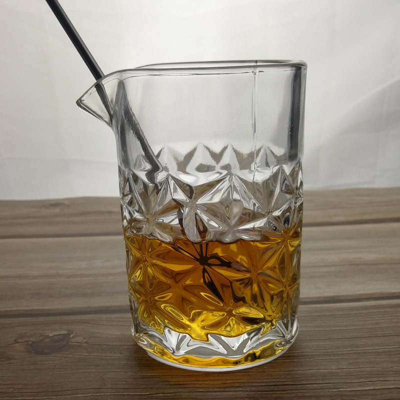 गुणवत्ता 450ml Engraved Scotch Mixing Glasses With Embossed Pattern फैक्टरी