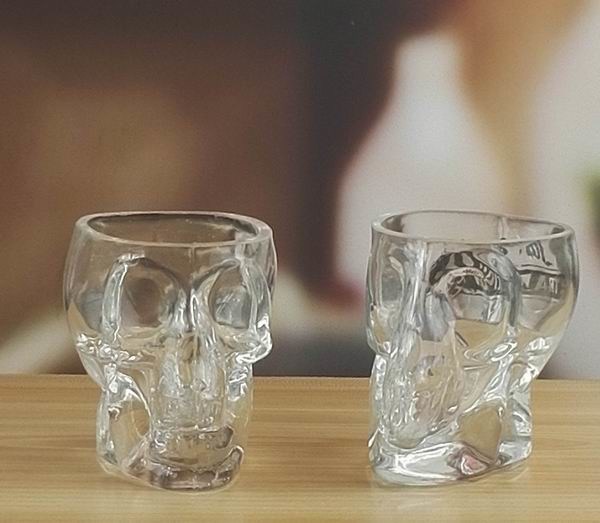 गुणवत्ता Machine Made Embossed Skull 1.5 Oz Shot Glasses फैक्टरी