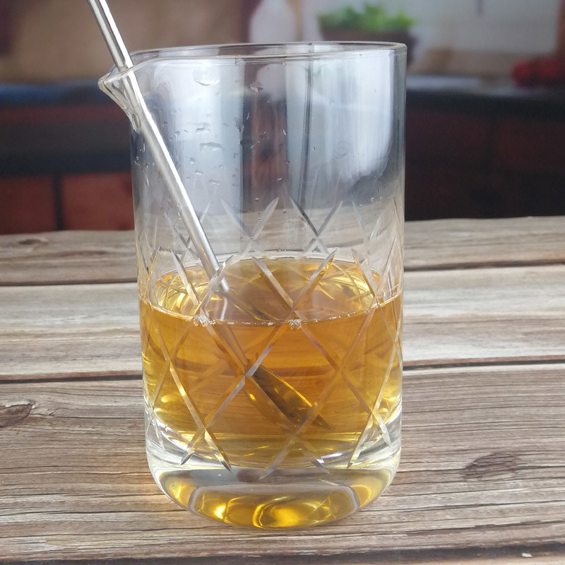 गुणवत्ता 550ml Crystal Seamless Cocktail Mixing Glass With Hand Cut फैक्टरी