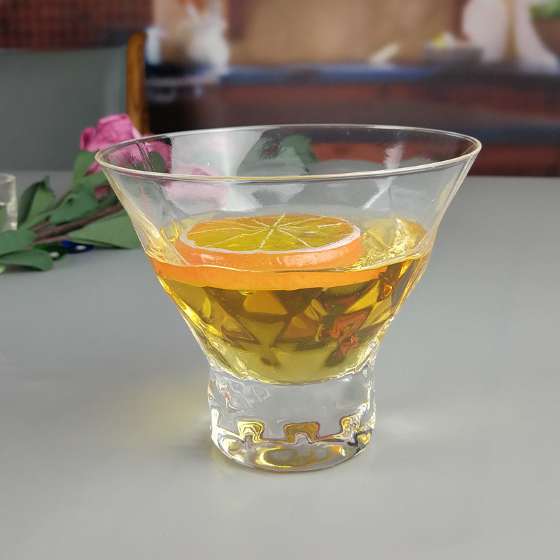 गुणवत्ता Lead Free Crystal Cocktail Glasses With Optical Diamonds Design फैक्टरी