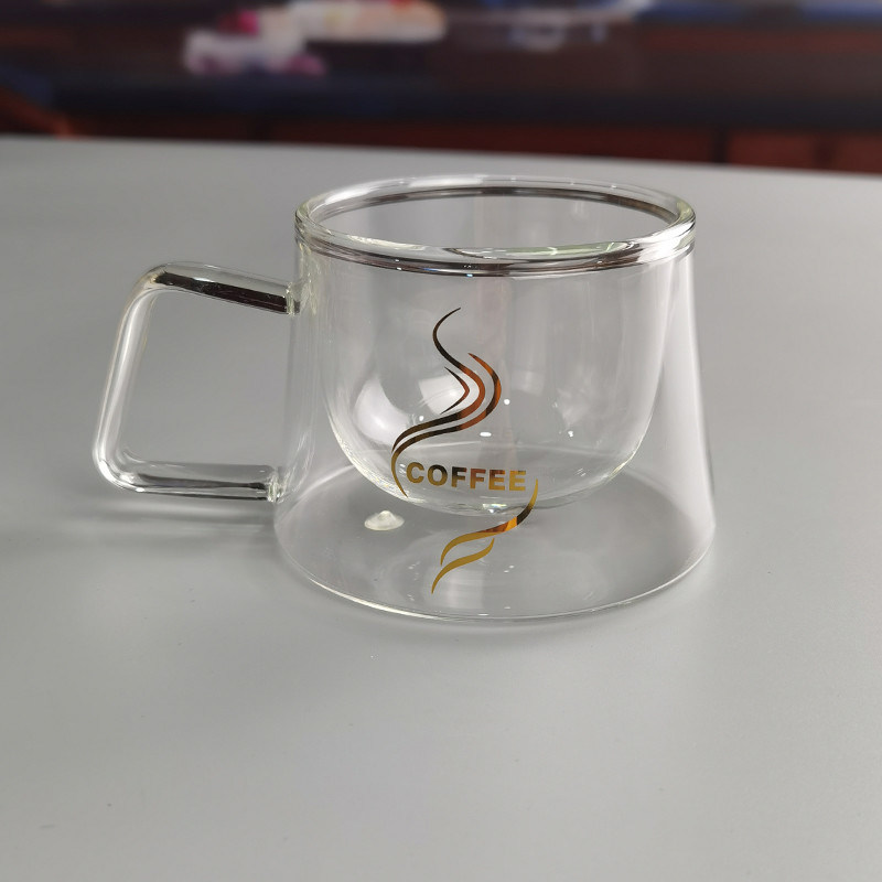 गुणवत्ता 200ml Borosilicate Double Layer Glass Coffee Mug With Golden Logo फैक्टरी