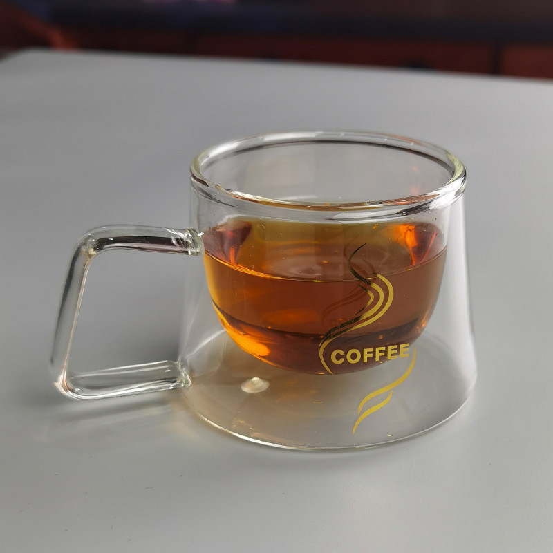 गुणवत्ता 200ml Borosilicate Double Layer Glass Coffee Mug With Golden Logo फैक्टरी