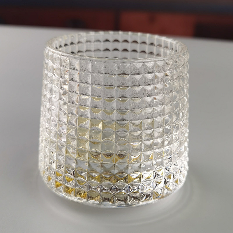 गुणवत्ता Lead Free  FDA Embossed Handmade Whiskey Glass Turning Bottom फैक्टरी