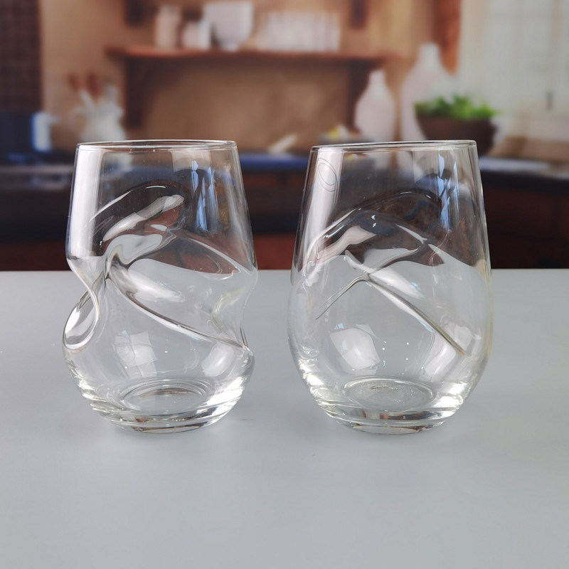 गुणवत्ता Twisted Swirling Crystal Red Wine Glasses 250ml Stemless फैक्टरी