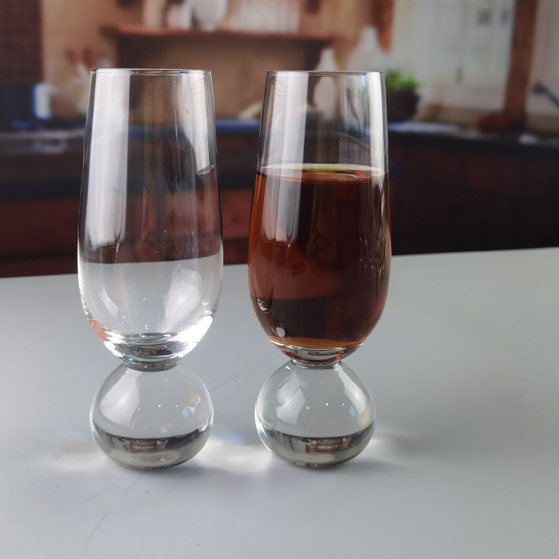 गुणवत्ता Ball Stemmed Lead Free Crystal Highball Tumblers For Champagne फैक्टरी