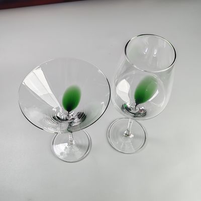 गुणवत्ता Customized Hand-blow Clear Red Wine Glass Martini Glass For Party फैक्टरी