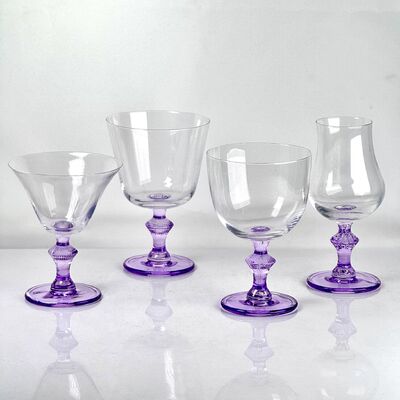 गुणवत्ता 4‑Pack Vintage Purple Stem Wine Glasses, Assorted Shapes Clear Cup with Decorative Purple Stem, Handblown Glass Goblets for Wedding Party Home Tabletop Decoration फैक्टरी