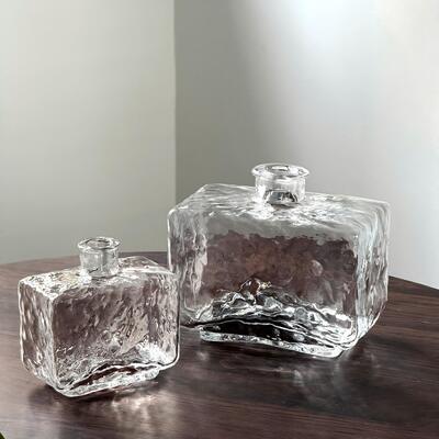 गुणवत्ता Rectangular Clear Hammered Glass Vase - Modern Minimalist Decorative Flower Vase for Table Centerpiece फैक्टरी