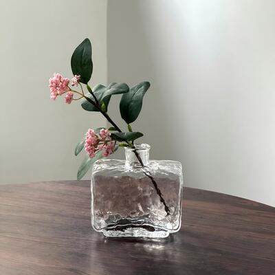 गुणवत्ता Rectangular Clear Hammered Glass Vase - Modern Minimalist Decorative Flower Vase for Table Centerpiece फैक्टरी