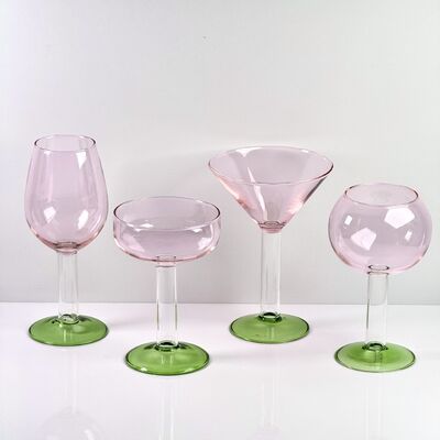 गुणवत्ता Hand Blown Borosilicate Stemmed Wine & Cocktail Glass Set, Pink Bowl with Green Hollow Stem Base, Colored Spray Tinted Art Goblets for Bar, Wedding & Table Decor कारखाना